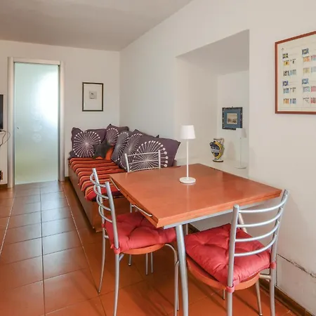 1 Bedroom Lovely In Apartamento