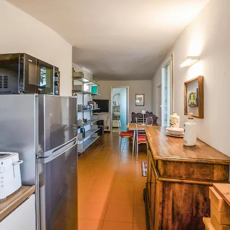1 Bedroom Lovely In Apartamento